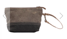 Wadelia Pouch