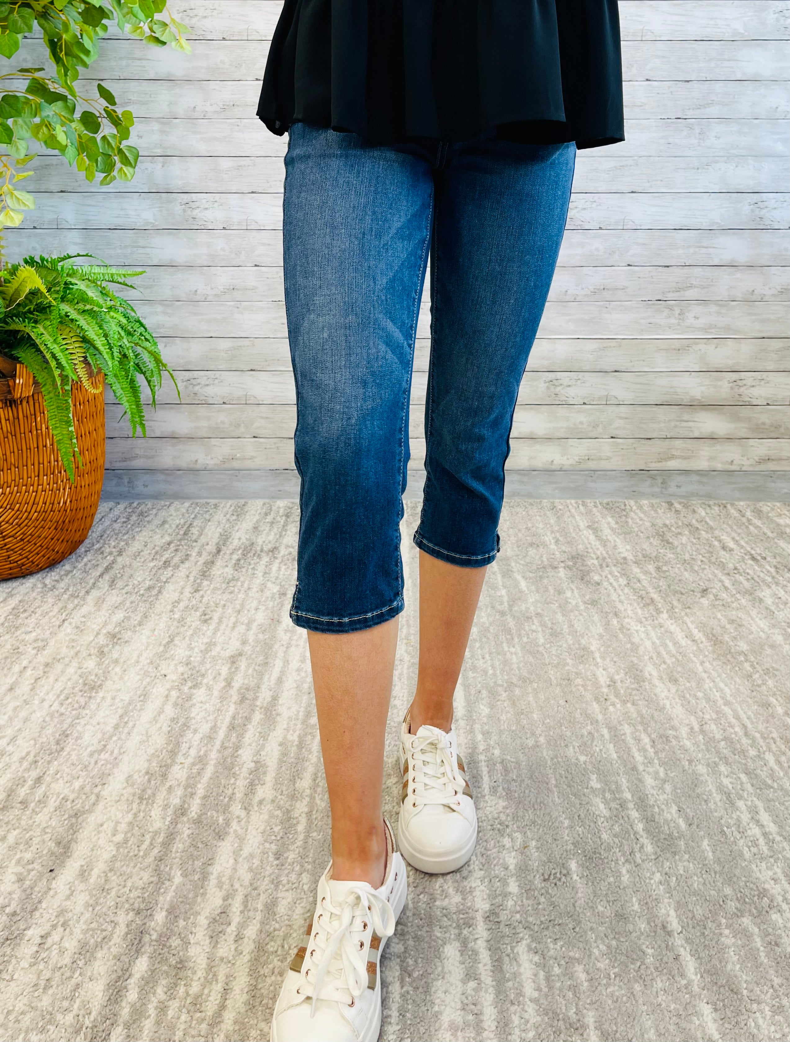 Judy Blue Mid-Rise Capri Jeans – Belle Lees Boutique